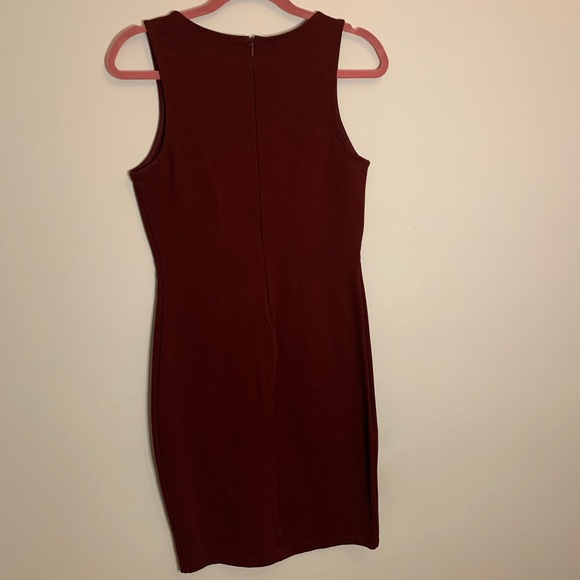 CLASSIC FITTED MAROON DRESS - Picture 3 of 4